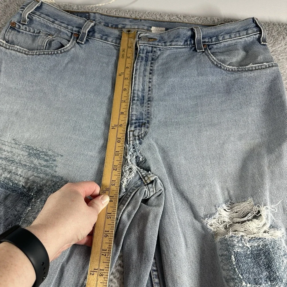 Vintage 90s Levi's‎ 560 Jeans Mens 40x32 Light Wash Loose Fit Heavily Distressed